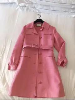 GUCCI 定価50万 派手 グッチロゴ ベルト付き ピンク トレンチコート