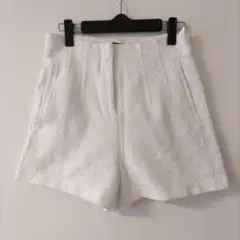 ZARA ホワイトタック入りショートパンツ