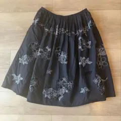Lois CRAYON ブラック花柄刺繍フレアスカート