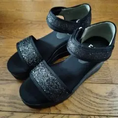 Fin グリッター厚底サンダル 黒 Sサイズ