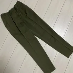 テーパードパンツ