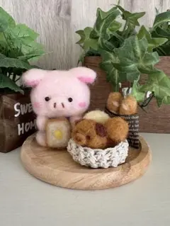 羊毛フェルト　ぶたちゃん　パン屋さん