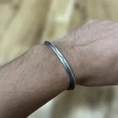 ナバホ族　sterling tahe シルバーバングル