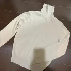 ザロウのXSベージュシルクカシミヤタートルニット