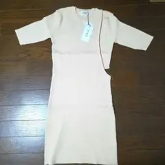 希少タグ付き　エヴリス　サイドオープンニットワンピース　ベージュドレス　半袖夏服