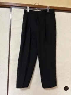 ユニクロ　感動タックパンツ　ブラック　S