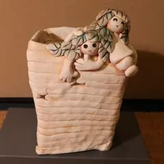 清水人形－17（花入に二人）髙橋千鶴子女史作