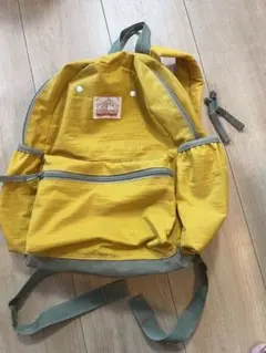 イエローナイロンバックパック