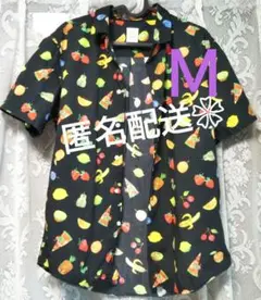 【美品】グラニフ　はらぺこあおむし　シャツ　半袖　ブラック　Ｍサイズ　フルーツ柄