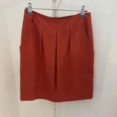 オレンジ　タイトスカート