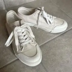 Bleu Bleuet ベージュ フラットスニーカー