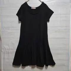 BEAMS HEART ブラック 半袖ひざ丈ワンピース
