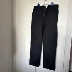 黒のスラックス