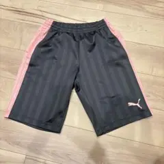 PUMA ジャージ　ハーフパンツ　ダークグレー　ピンク