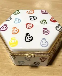 ジュエリーBOX 小物入れ　アクセサリーケース置物　Ｂ