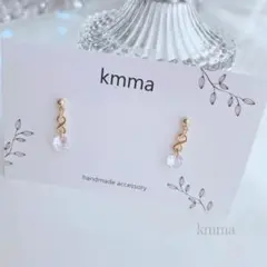インフィニティと一粒ビジューのゴールドピアス　ジルコニア　イヤリング