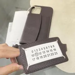 ラスト１【新品】マルジェラ ユニセックス ハンドストラップ付 iPhoneケース