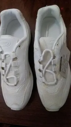 ADVAN-131A スニーカーブランド。4950円一3980円。。