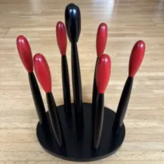レトロ　スリッパラック 黒と赤のモダンデザイン