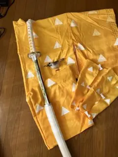 【値下げ】鬼滅の刃　我妻善逸　コスプレ　羽織＋刀＋草履＋ウィッグ＋雀の置物