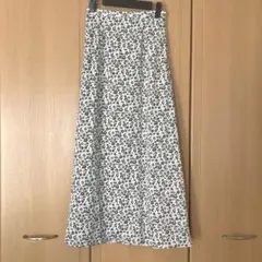 【新品未使用】ロングスカート 小花柄