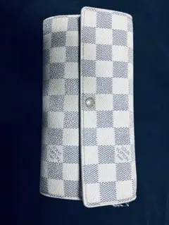 LOUIS VUITTONポルトフォイユダミエホワイト