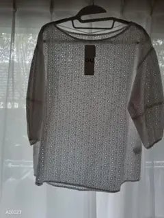 GU 刺繍入りホワイトブラウス 7分袖