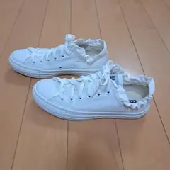 CONVERSE フリル付きホワイトスニーカー