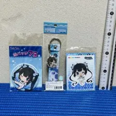 ダンまち ヘスティア 缶バッジ ストラップ ステッカー セット v