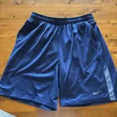 美品　Nike ネイビー メッシュショーツ　サイズM