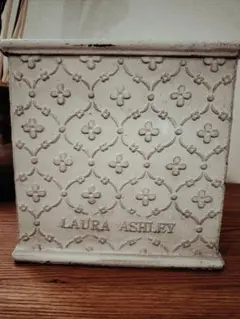 2025年最新】Laura Ashley 鉢・プランターの人気アイテム - メルカリ