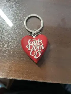 Girls Don't Cry ハート型キーホルダー