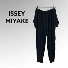 ISSEY MIYAKE イッセイミヤケ ストレッチ ドレープ テーパードパンツ