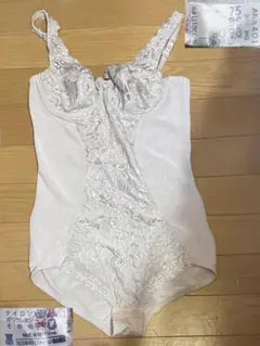 補正用下着　ワコール　ボディスーツ　B75L　ARA401