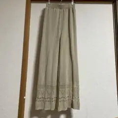 ベージュ ガウチョパンツ レース編みの裾