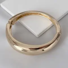 【値下】シンプル　オシャレ　太め　バングル　ブレスレット　ゴールド　韓国