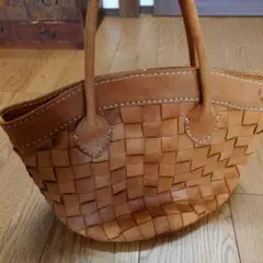 編み込みレザーバッグ ブラウン