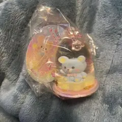 クマのスノードームアクリルスタンドキーホルダー