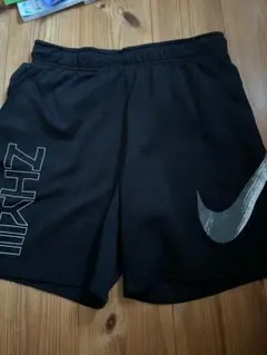 Nike 黒 ショートパンツ