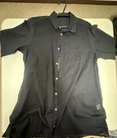 黒の5分袖丈シャツ