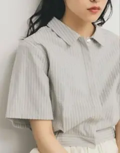 KBF グレー ストライプ 半袖シャツ クロップド