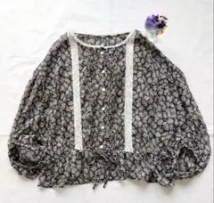 美品☆Ｗ closet　シフォン　レース　小花柄　ショート丈トップス　フェミニン