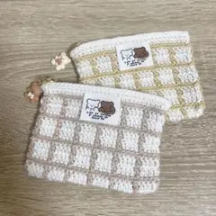 グラフチェックのチャーム付きポーチ　【ブラウンくま】