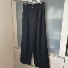 黒　パンツ　スラックス