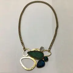 金色の抽象デザインネックレス