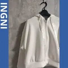 INGNI ダンボールジップショートパーカー　 ホワイト フード付きパーカー