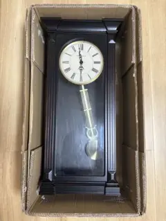 【ジャンク】 Howard Miller壁掛け時計、堅木、チェリーボルドー