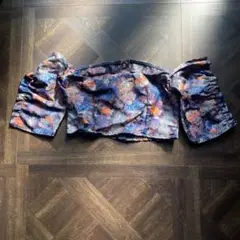 H &M クロップドトップス