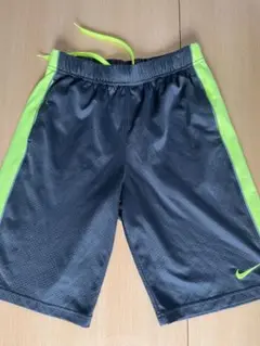 男の子　Nike ハーフパンツ 子供用　Lサイズ