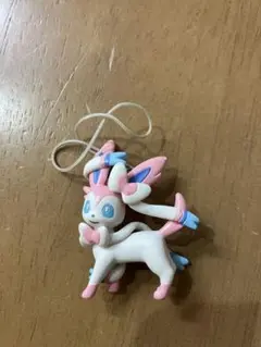 ポケモン　フィギュア　ストラップ　キーホルダー　ニンフィア